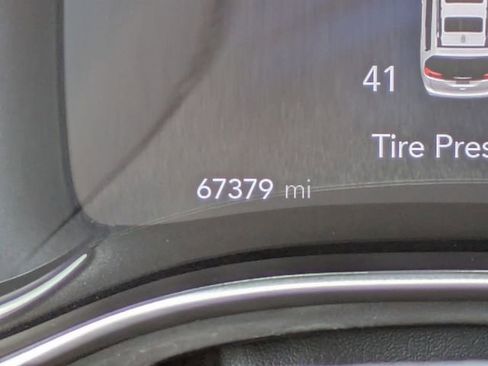Used 2023 Chrysler Pacifica Touring-L FWD image 32