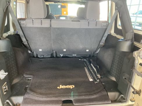 Used 2017 Jeep Wrangler Unlimited Sahara w/ Connectivity Group image 26