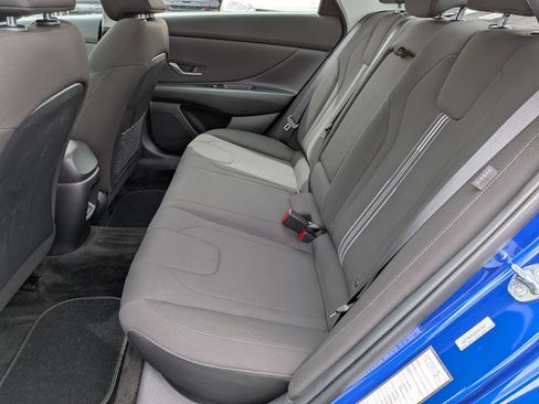 Used 2025 Hyundai Elantra SEL FWD image 30