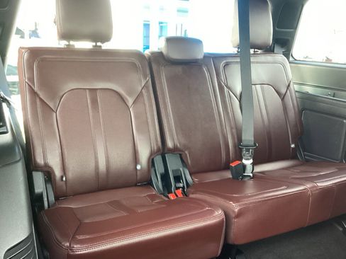Used 2023 Ford Expedition Limited image 24