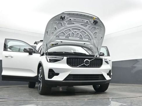 Used 2024 Volvo XC40 B5 Plus AWD/4WD image 54