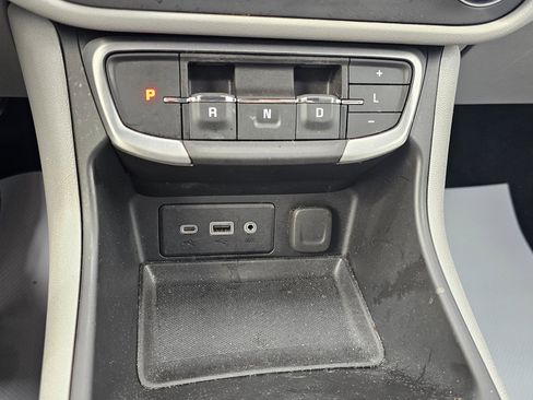 Used 2023 GMC Terrain SLE w/ Driver Convenience Package image 29