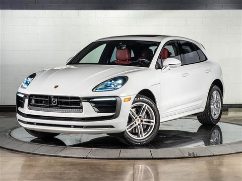 Certified 2025 Porsche Macan AWD/4WD image 1