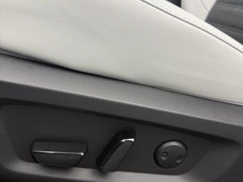 New 2025 Mitsubishi Outlander SE image 14