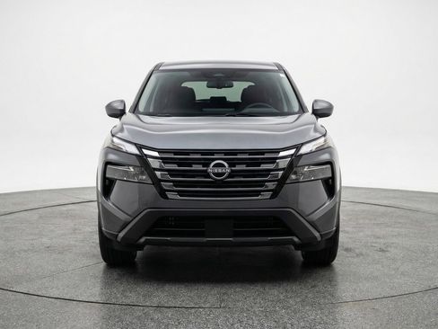 Used 2025 Nissan Rogue SV FWD image 2
