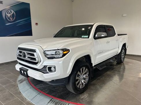 Used 2023 Toyota Tacoma Limited AWD/4WD image 3