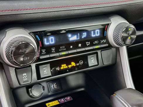 Used 2025 Toyota RAV4 XSE w/ Weather Package AWD/4WD image 16