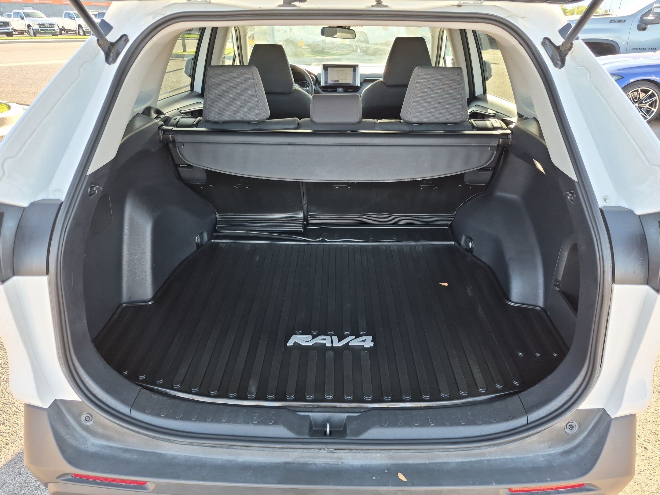 Used 2025 Toyota RAV4 XLE AWD/4WD image 28