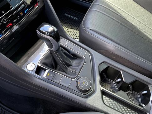 Used 2024 Volkswagen Tiguan SE R-Line AWD/4WD image 18
