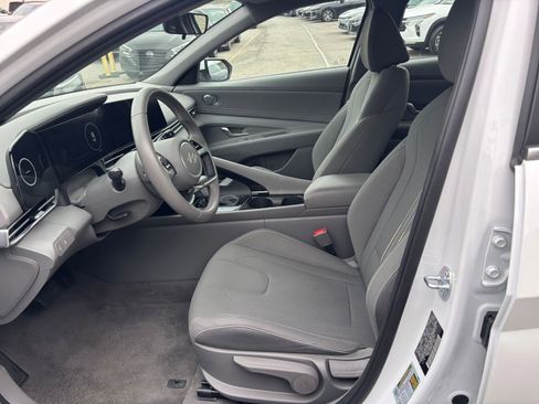 Used 2025 Hyundai Elantra SEL image 29