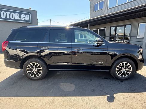 Used 2025 Ford Expedition Platinum AWD/4WD image 5