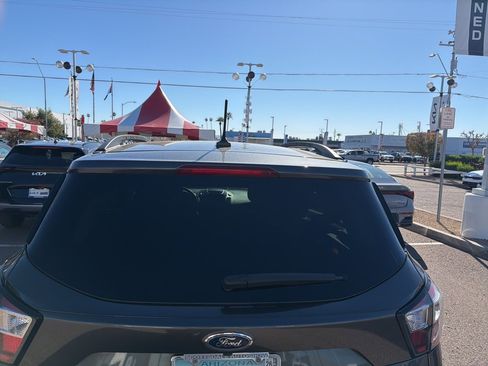 Used 2018 Ford Escape SE w/ SE Sync 3 Package image 4