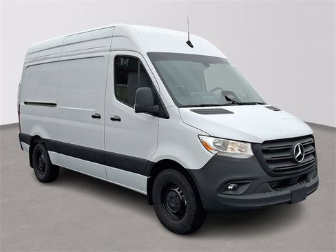 Used 2025 Mercedes-Benz Sprinter 2500 image 3