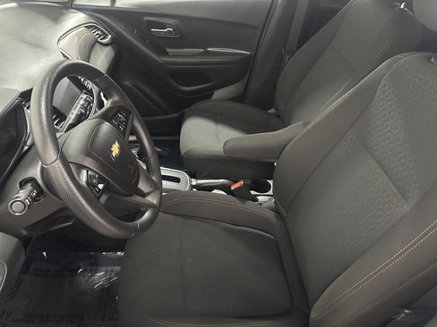 Certified 2022 Chevrolet Trax LS w/ Tint and Cruise Package image 9