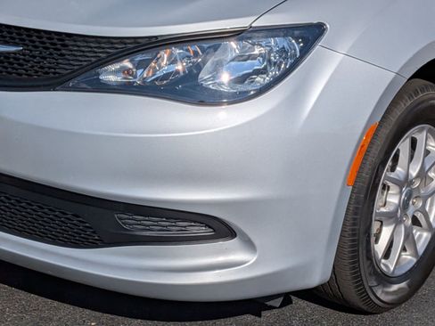 Used 2024 Chrysler Voyager LX image 9