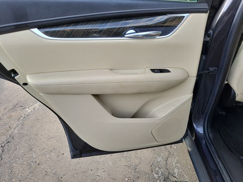 Used 2018 Cadillac XT5 FWD image 16