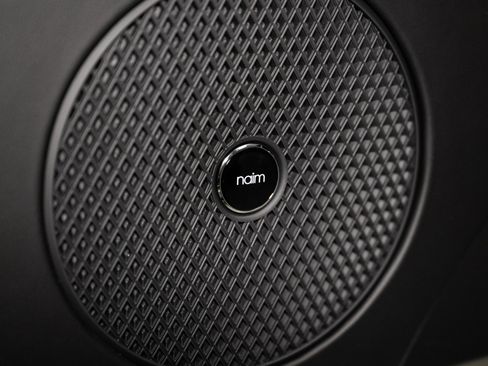 Used 2025 Bentley Bentayga image 59