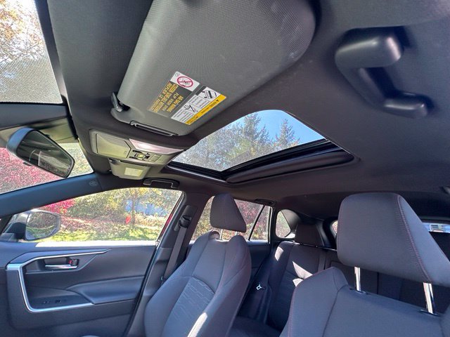 Used 2022 Toyota RAV4 SE w/ Weather & Moonroof Package AWD/4WD image 13