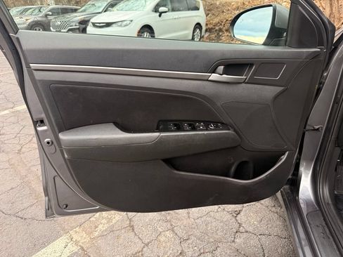 Used 2018 Hyundai Elantra Value Edition FWD image 21