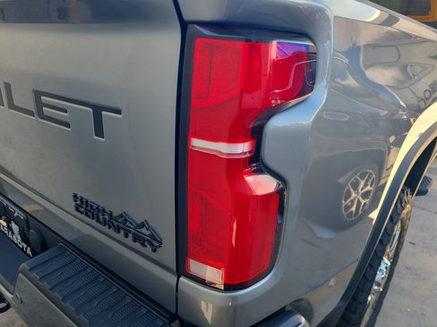 Used 2026 Chevrolet Silverado 2500 High Country w/ High Country Premium Package AWD/4WD image 9