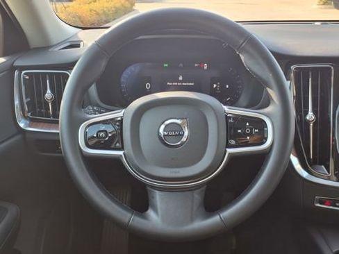 Certified 2025 Volvo V60 B5 Cross Country Plus AWD/4WD image 21