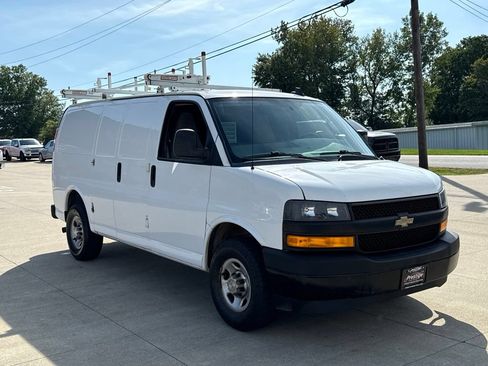 Used 2018 Chevrolet Express 3500 w/ Driver Convenience Package RWD image 21