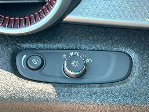 Used 2024 Chevrolet Trax RS w/ Sunroof Package image 27