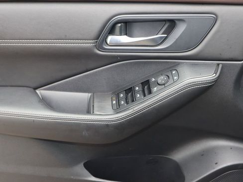 Certified 2022 Nissan Rogue SV w/ SV Premium Package image 17