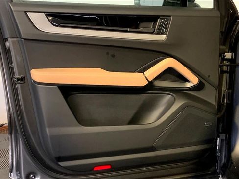 Used 2025 Porsche Cayenne image 25