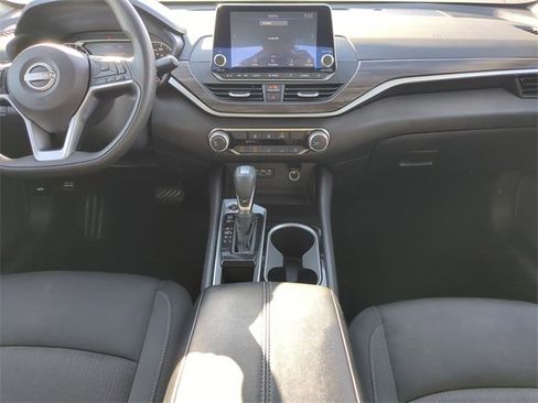 Used 2024 Nissan Altima 2.5 SV image 17