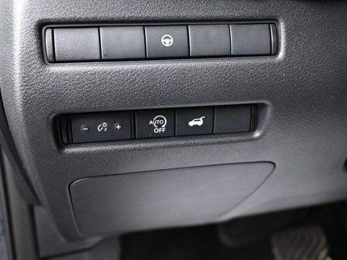 Used 2025 Nissan Rogue SV FWD image 26