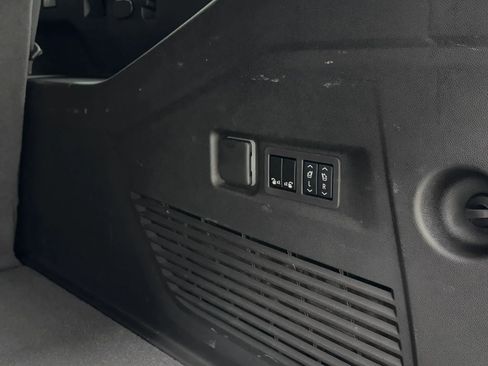 Used 2024 GMC Yukon XL Denali w/ Advanced Technology Package RWD image 47