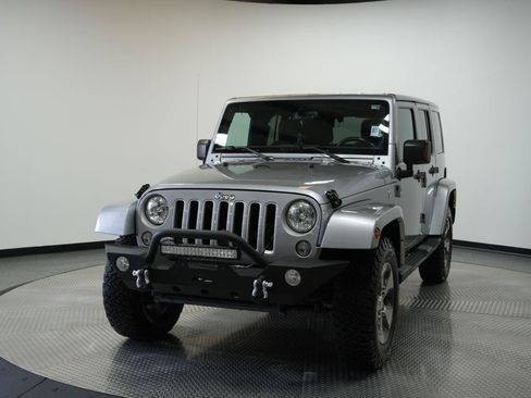Used 2016 Jeep Wrangler Unlimited Sahara w/ Max Tow Package AWD/4WD image 3