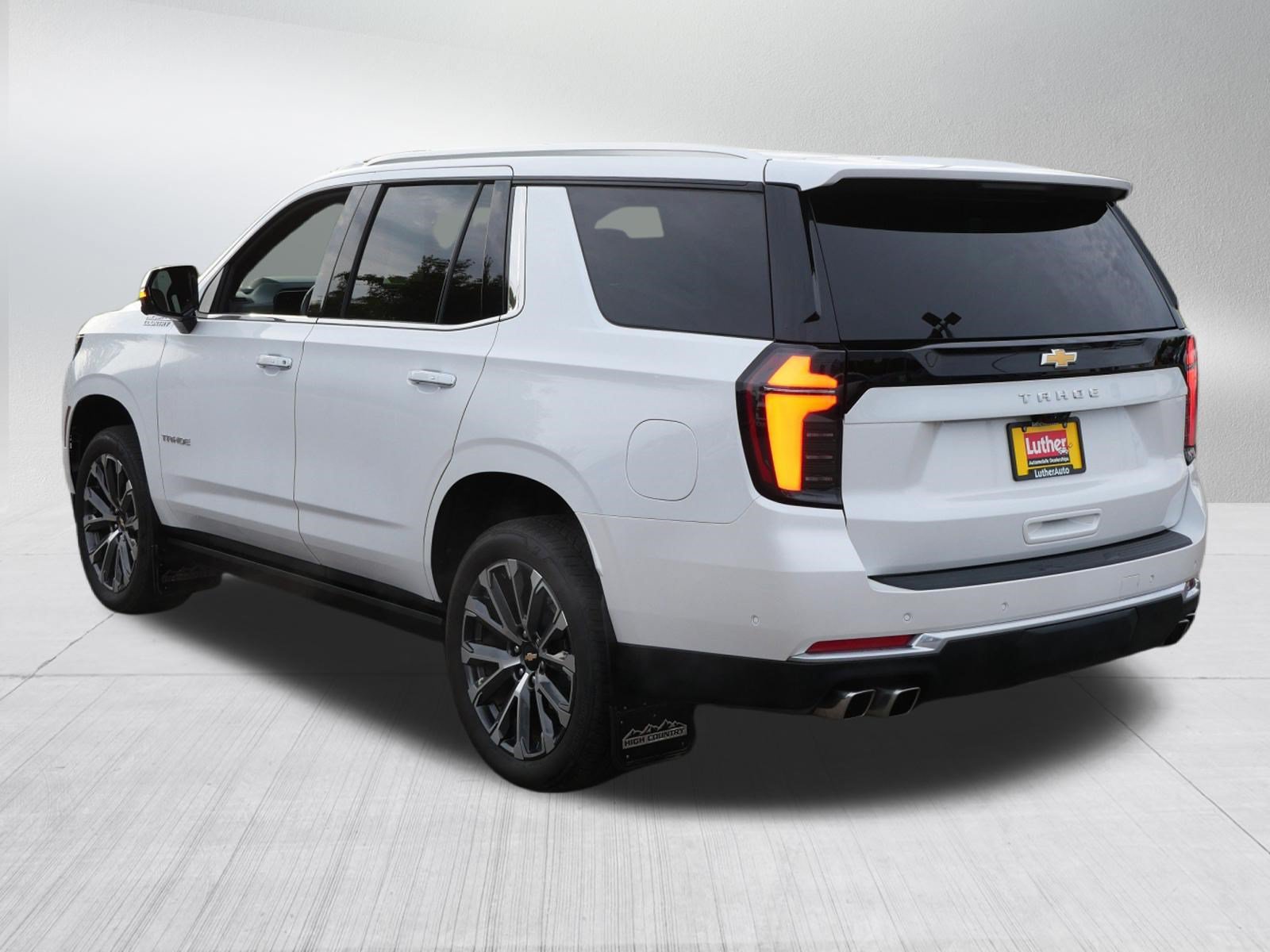 Used 2025 Chevrolet Tahoe High Country AWD/4WD image 5