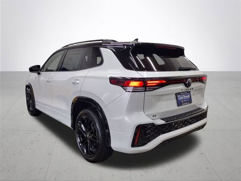 New 2025 Volkswagen Tiguan SE R-Line image 13