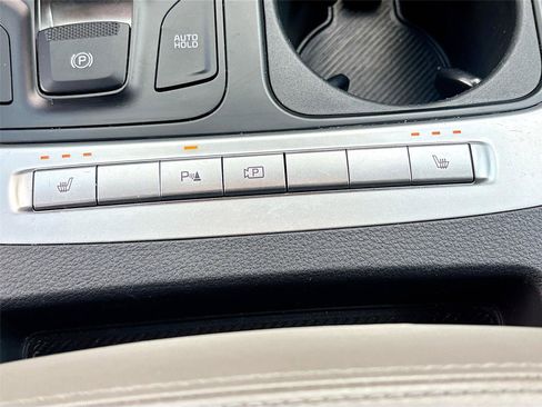 Used 2025 Kia Carnival FWD image 21