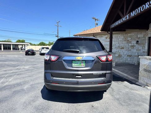 Used 2016 Chevrolet Traverse LT w/ Traveler's Package FWD image 3