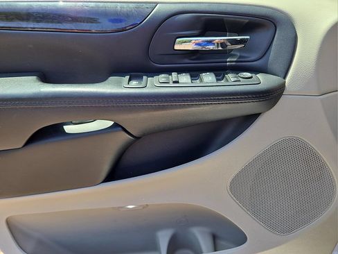 Used 2019 Dodge Grand Caravan SE FWD image 10