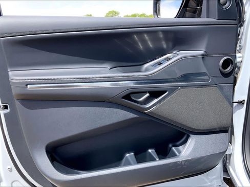 New 2026 Lincoln Navigator L Reserve AWD/4WD image 10