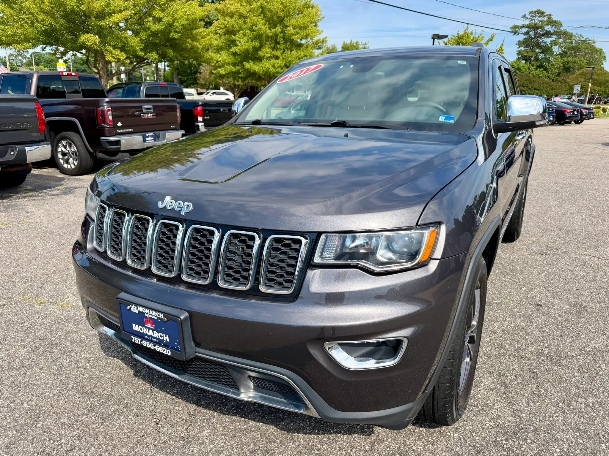 Used 2017 Jeep Grand Cherokee Limited AWD/4WD image 1