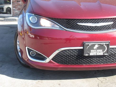 Used 2017 Chrysler Pacifica Touring-L image 3