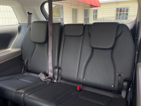Used 2026 Kia Carnival FWD image 12
