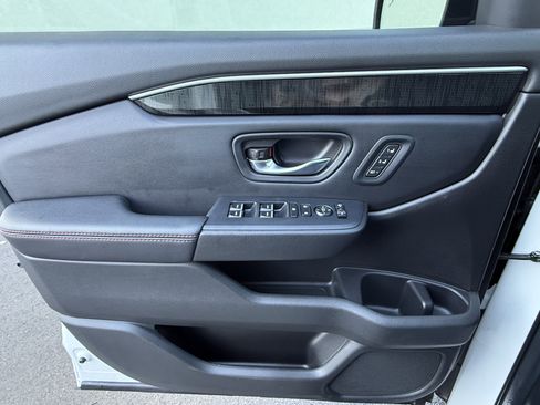 Used 2025 Honda Pilot Black Edition image 20