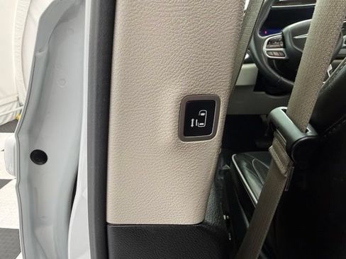 Used 2023 Chrysler Pacifica Limited FWD image 22