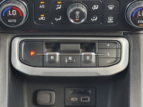 Used 2023 GMC Acadia SLT w/ Elevation Edition FWD image 19