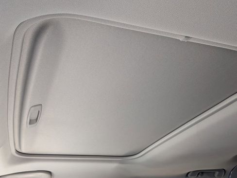 Used 2021 Toyota RAV4 XLE Premium image 13