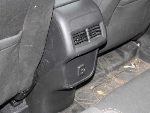 Used 2020 Chevrolet Equinox LT image 18