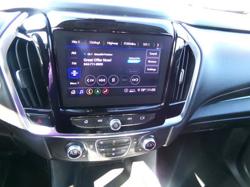 Used 2020 Chevrolet Traverse LT w/ LT Premium Package AWD/4WD image 25