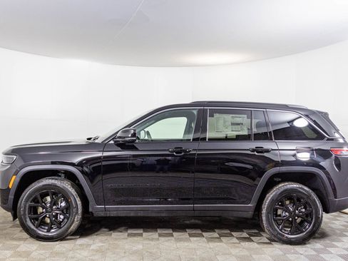 New 2026 Jeep Grand Cherokee Altitude image 21