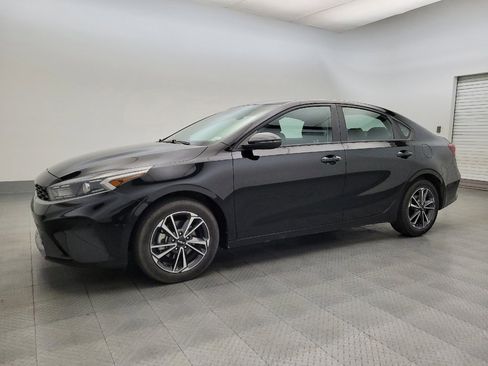 Used 2022 Kia Forte LXS w/ LXS Technology Package image 2